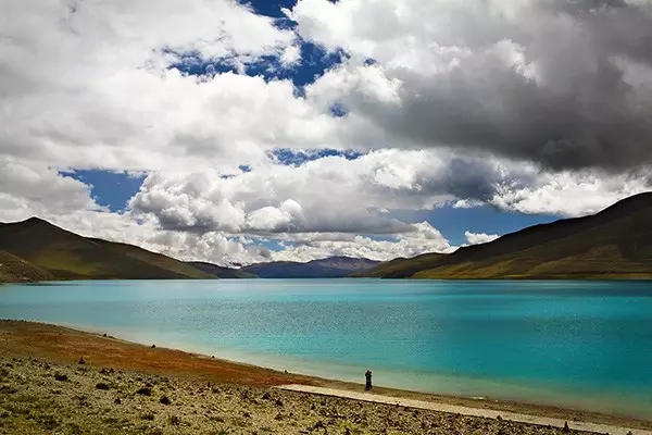 羊湖风景